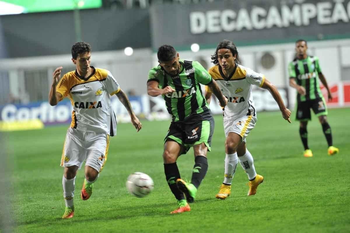 Imagens da partida entre Amrica e Cricima, no Independncia, pela Srie B do Brasileiro