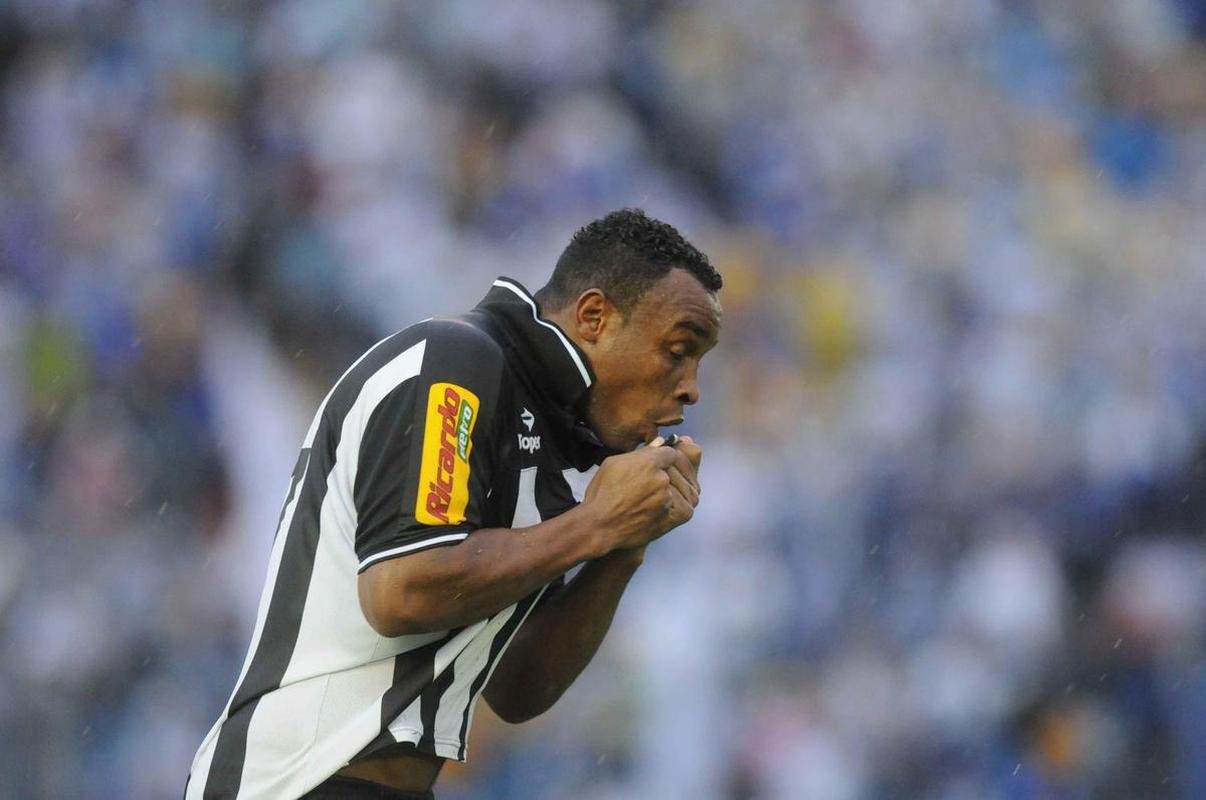 Obina - 27 gols em 2010
