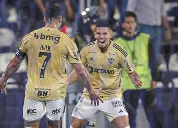 Dupla de ataque do Atlético-MG foi tietada por um adversário após o apito final em Lima, no Peru