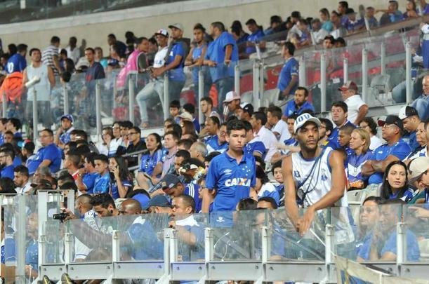 Imagens da torcida e da partida entre Cruzeiro e Santos, no Mineiro