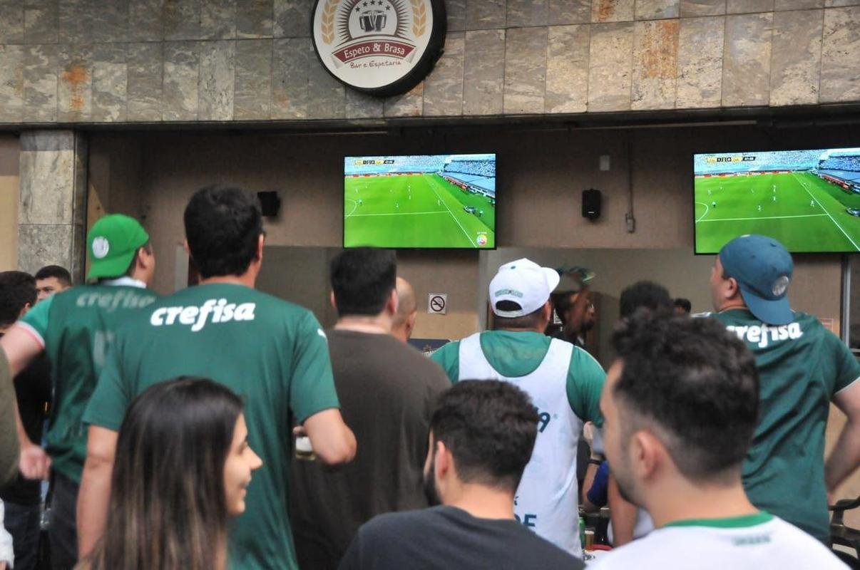 Movimentao grande em bares da capital mineira para o jogo decisivo