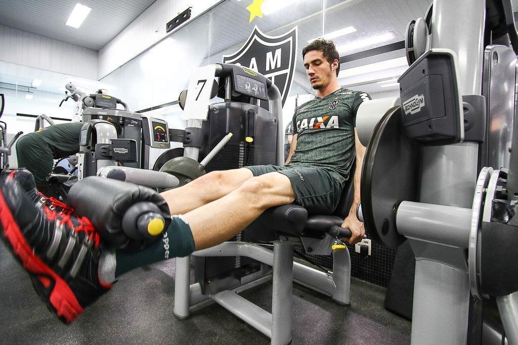 Depois da vitria por 3 a 0 sobre o Coimbra, em jogo-treino na Cidade do Galo, os jogadores do Atltico fizeram um trabalho fsico na academia do CT. Veja fotos