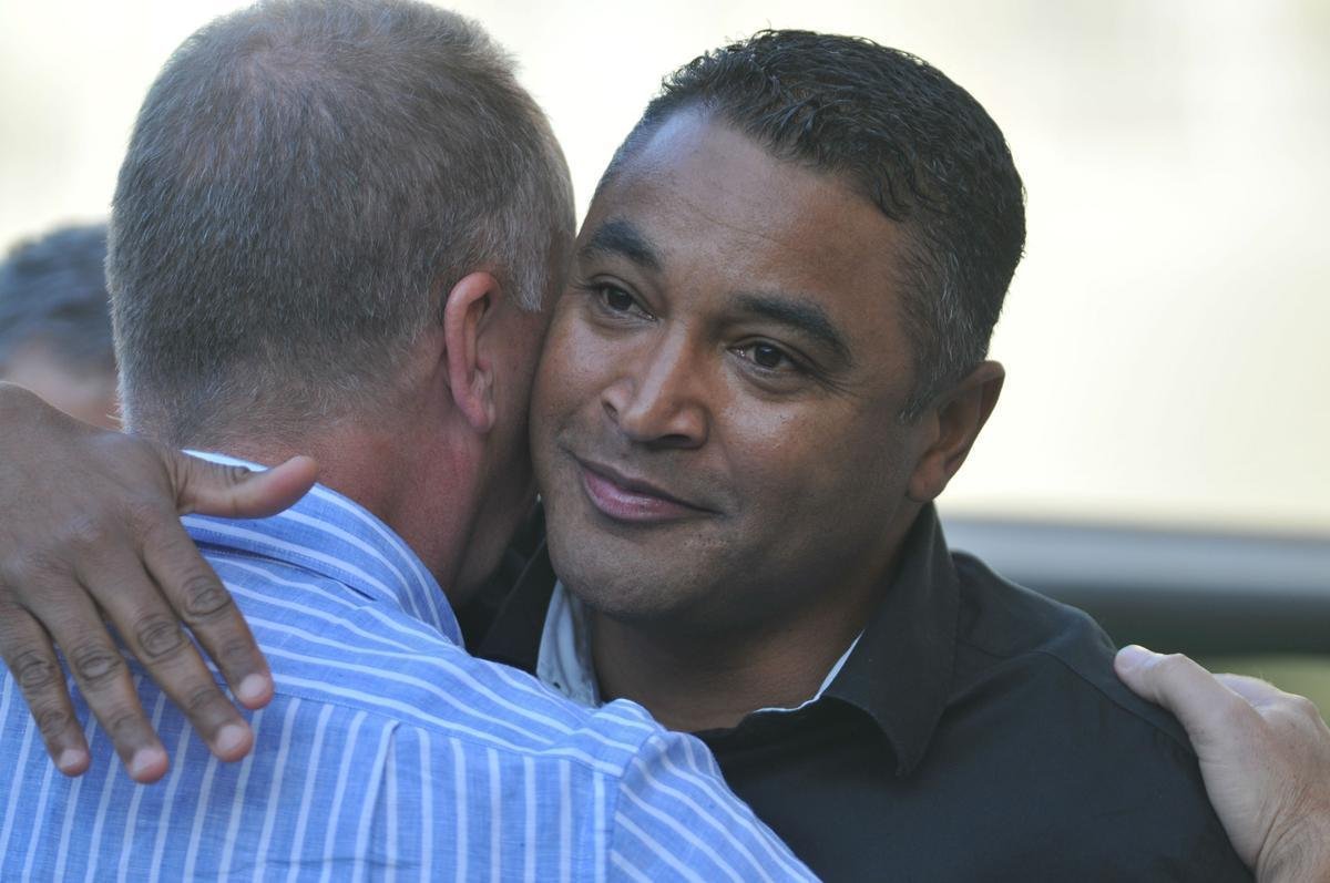 Roger Machado dirigiu o Atltico em cinco oportunidades contra o Cruzeiro. Foram duas vitrias, um empate e duas derrotas. Foi justamente num clssico que o treinador conquistou o primeiro - e at agora nico - ttulo da carreira: o Campeonato Mineiro de 2016.