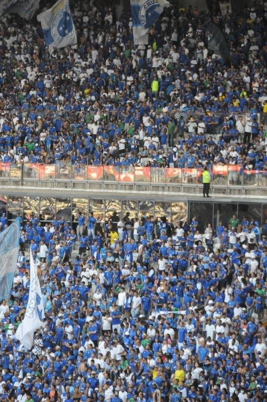 Fotos da torcida do Cruzeiro, no Mineiro, na partida contra a Ponte Preta pela 13 rodada da Srie B do Campeonato Brasileiro. Mineiro recebeu grande pblico mais uma vez