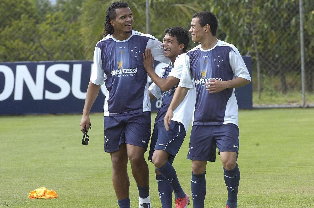 Atacante Dudu esteve nas categorias de base do Cruzeiro de 2005 at 2009, quando recebeu oportunidade entre os profissionais. Posteriormente, em 2010, foi emprestado ao Coritiba. Retornou  Raposa em 2011 e foi vendido ao Dnamo de Kiev meses depois.