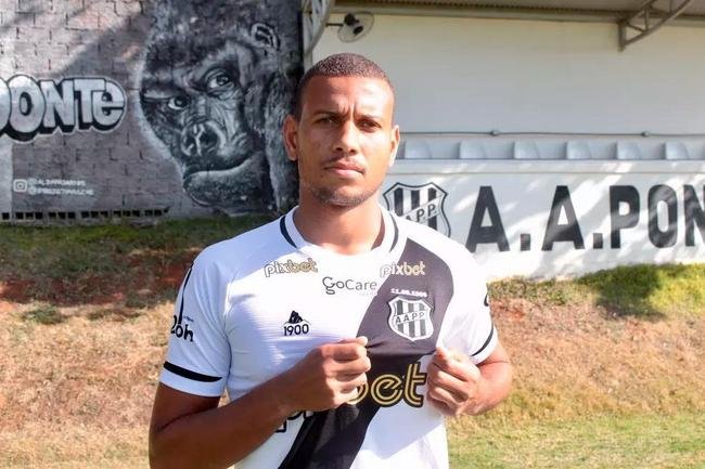 Emprestado � Ponte Preta em julho, ap�s longo per�odo de inatividade na Toca II, o zagueiro Mateus Silva n�o ser� aproveitado no Cruzeiro em 2023. 

Embora ainda n�o tenha sido comunicado oficialmente, o jogador dever� retornar ao Cruzeiro para ter novo destino definido. Na Macaca, o defensor de 27 anos j� participou de 12 jogos, marcou dois gols e deu duas assist�ncias.  

'Eu tenho bastante p� no ch�o. Acho dif�cil ele ser aproveitado. Ele tem contrato com o Cruzeiro at� o fim de 2023, temos que respeitar o clube, mas tamb�m estou trabalhando para prospectar coisas para o meu cliente. Vamos ver', disse Ivan Rocha, agente de Mateus.