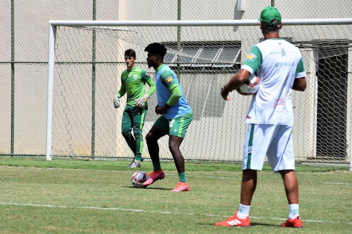 O Amrica realizou, na manh desta sexta-feira (5), atividades no CT Lanna Drumond, em Belo Horizonte. O treinamento visou o confronto contra o Pouso Alegre, vlido pela 3 rodada do Campeonato Mineiro de 2021. A partida ser realizada neste sbado (6), s 19h, no Estdio Melo, em Varginha.