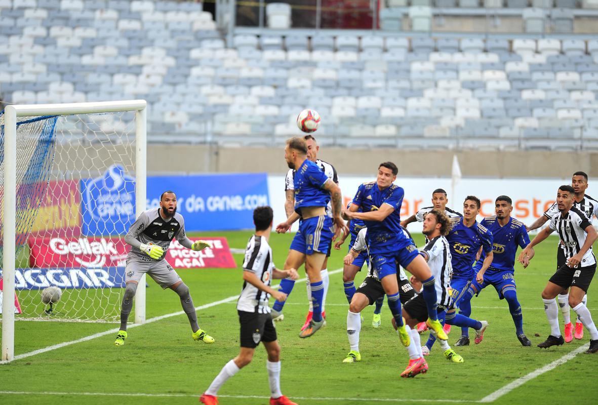 Airton marcou o gol do Cruzeiro no clssico contra o Atltico, depois de grande jogada pela esquerda