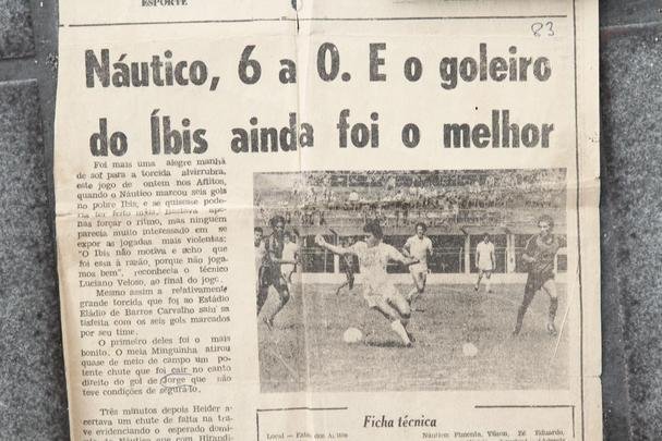 E O BIS? - Mais uma vez o bis estar ausente da Srie A1 do Campeonato Pernambucano. O que no o impede de se manter imbatvel quando o assunto se refere a marcas negativas. O Pssaro Preto possui o pior saldo de gols da histria do Estadual, com 1.488 gols negativos. Alm disso, com 45 participaes, tem um aproveitamento de mseros 16,7% dos pontos disputados. So 83 vitrias, 91 empates e 504 derrotas. Ao todo, apenas seis, das 66 equipes que j disputaram o Estadual, possuem um rendimento de pontos pior.
