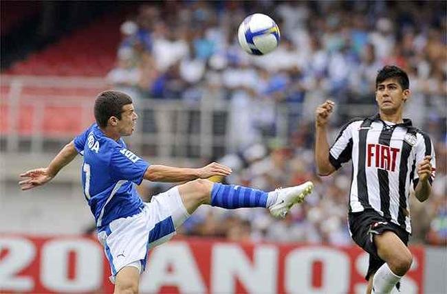 Leandro Almeida pediu liberao ao Dnamo e aceita reduzir salrio para voltar ao Brasil