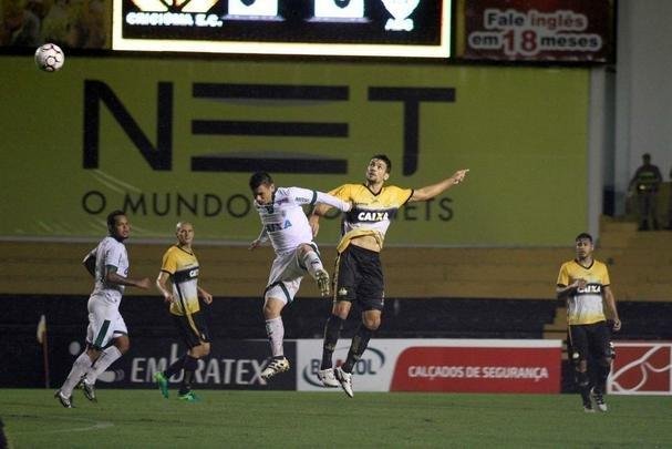 Fotos da vitria de virada do Amrica sobre o Cricima no Estdio Heriberto Hulse, em Cricima, pela Srie B