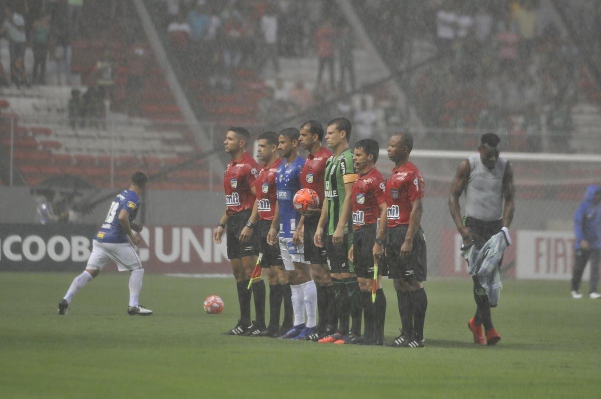 Fotos da partida entre Amrica e Cruzeiro, no Independncia, pelo Campeonato Mineiro