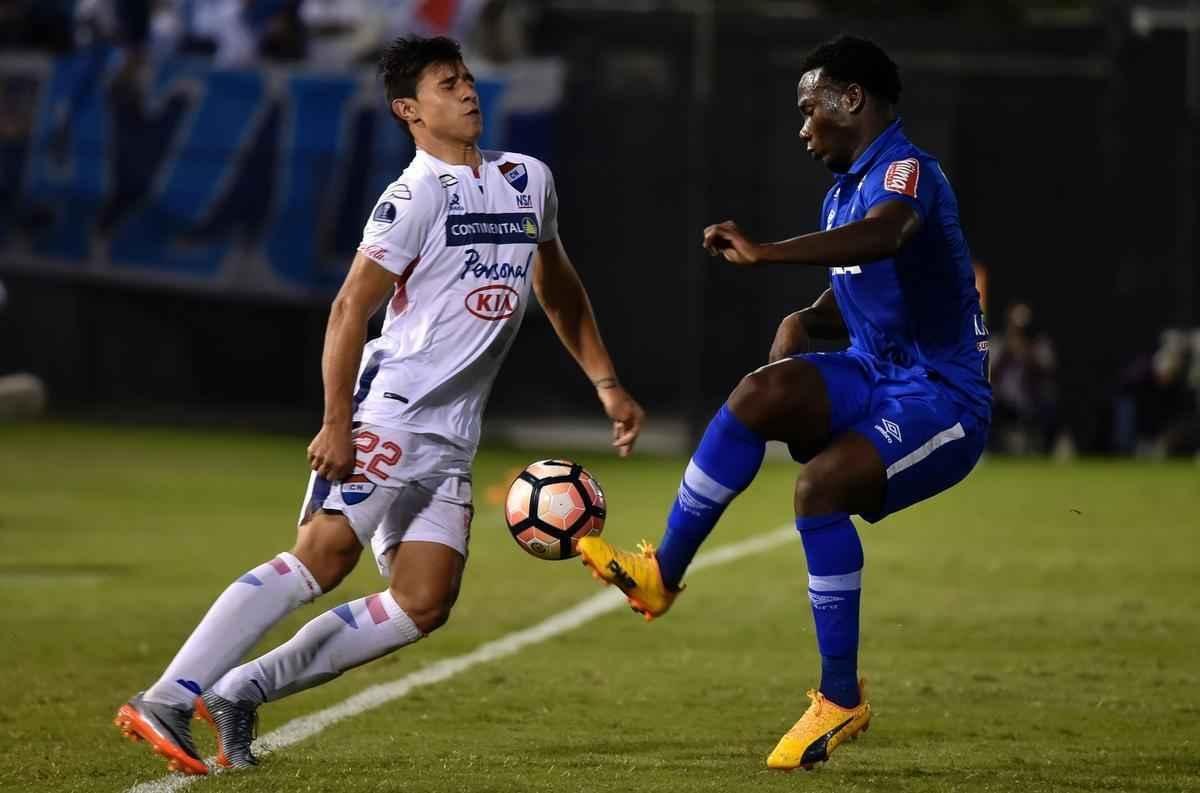 Imagens da partida entre Nacional e Cruzeiro, pela primeira fase da Copa Sul-Americana