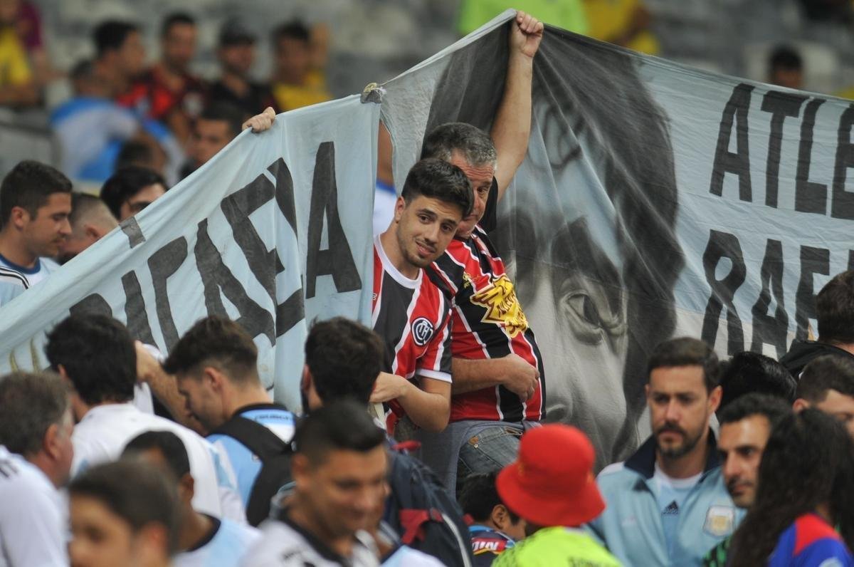 Fotos das torcidas de Brasil e Argentina, no Mineiro, no clssico vlido pela semifinal da Copa Amrica