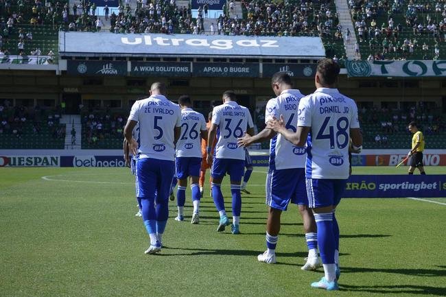 Fotos do jogo entre Guarani e Cruzeiro, no Brinco de Ouro, em Campinas, pela 17 rodada da Srie B do Campeonato Brasileiro
