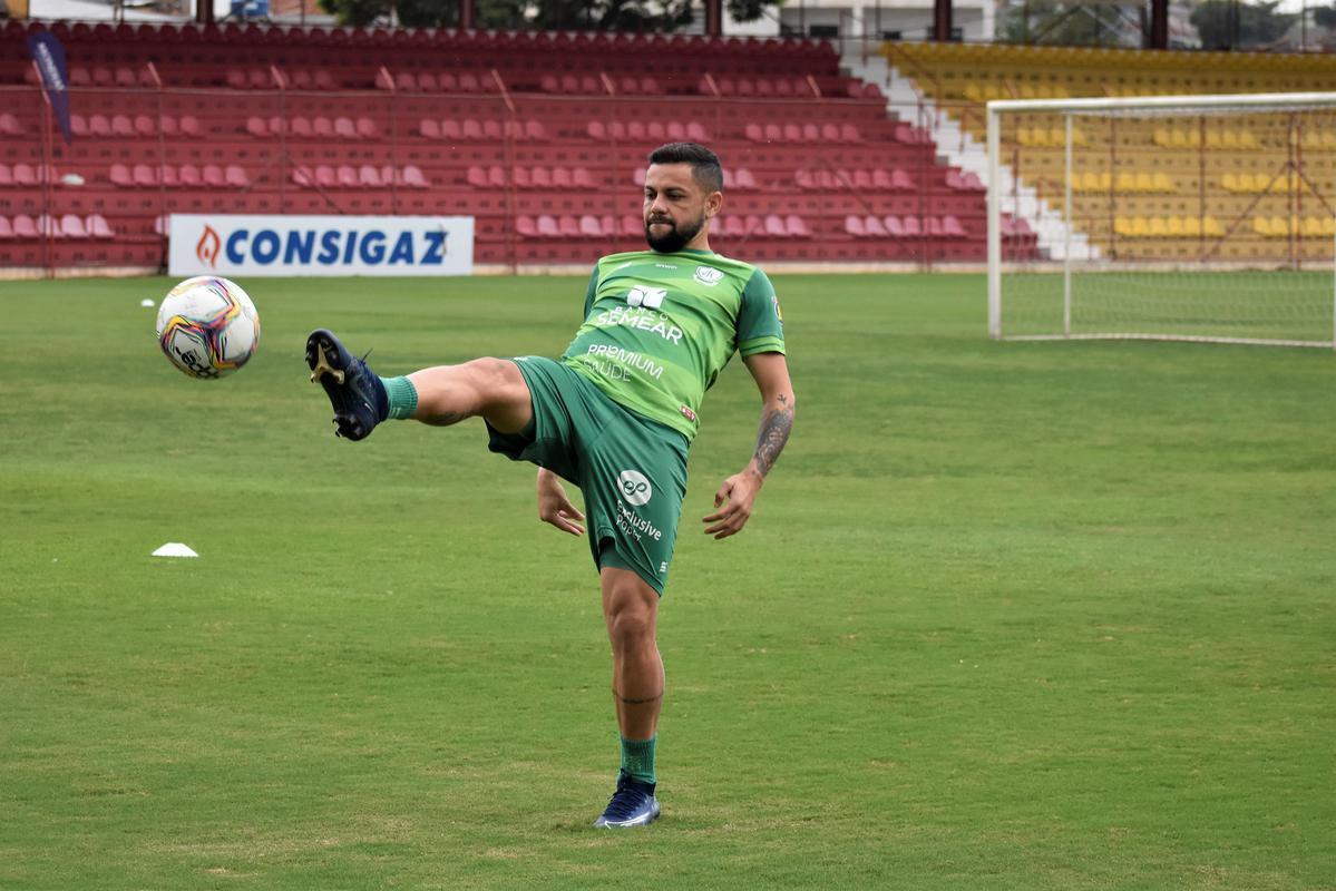 Amrica treinou nesta quinta-feira no Estdio Municipal Jos Liberatti, em Osasco, e concluiu a preparao para enfrentar o lanterna Oeste pela 24 rodada da Srie B. O duelo ser nesta sexta, s 19h15, em Barueri, na Grande So Paulo.