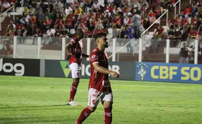 Ex-Cruzeiro, Wagner analisa ano no Vila e faz planos para