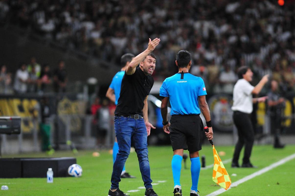 Fotos do jogo entre Atltico x Libertad, pela Copa Libertadores