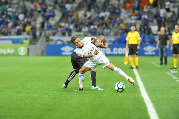 Imagens da torcida e da partida entre Cruzeiro e Santos, no Mineiro
