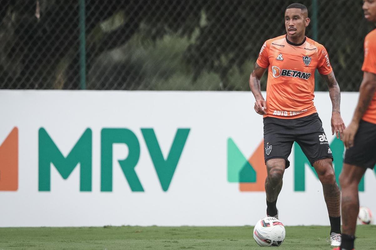 O Atltico realizou, nesta quinta-feira (10), a primeira atividade visando o clssico com o Amrica, vlido pela 5 rodada do Campeonato Mineiro. Com titulares em campo, o time de 'El Turco' Mohamed trabalhou para o confronto que ser disputado s 16h30 do sbado (12), no Estdio Independncia, em Belo Horizonte.