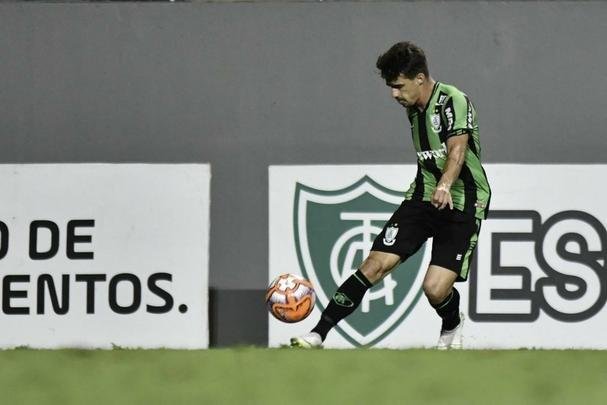 Fotos do primeiro tempo do duelo entre Amrica e Guarani, no Independncia, pela 11 rodada do Mineiro