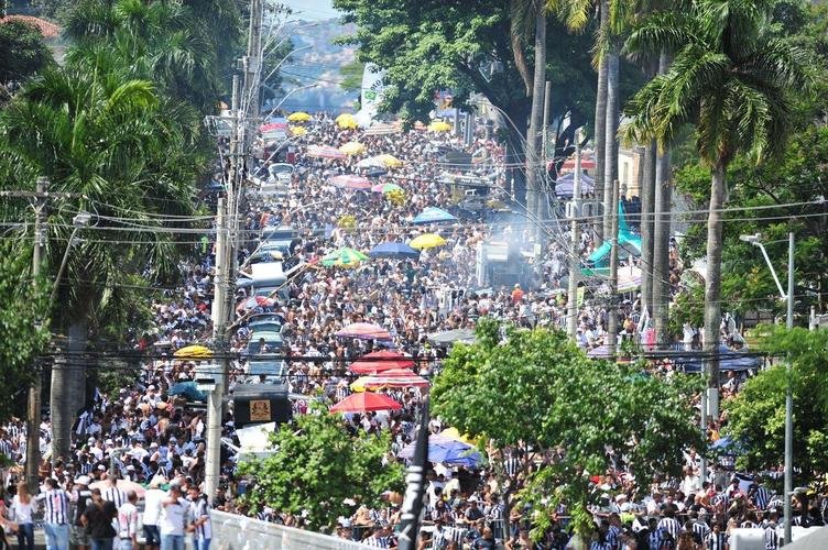 Torcida do Atltico chegou animada ao Mineiro para o jogo da taa, contra o RB Bragantino. Dia de festejar com o time o ttulo do Campeonato Brasileiro de 2021