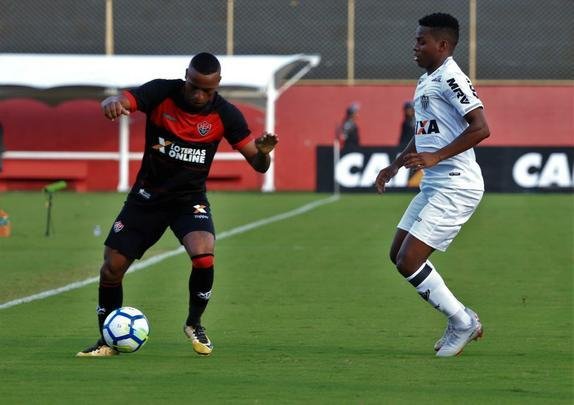 Vitória derrotou Atlético por 1 a 0, no Barradão, com gol de Léo Ceará