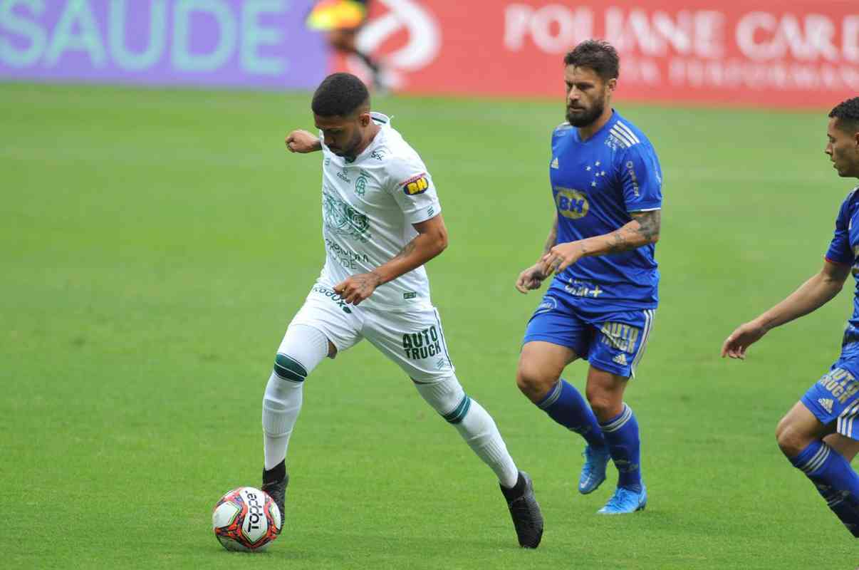 Diego Ferreira - lateral-direito