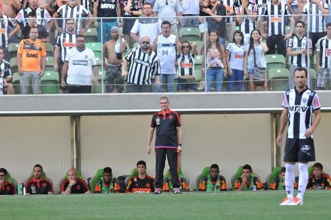 lances do primeiro tempo do jogo entre Atl�tico e Flamengo no Independ�ncia