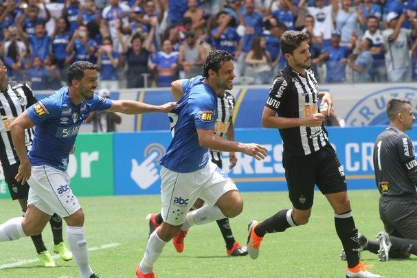 Fred abriu o placar para o Cruzeiro aos 15 minutos do segundo tempo em cobrana de pnalti