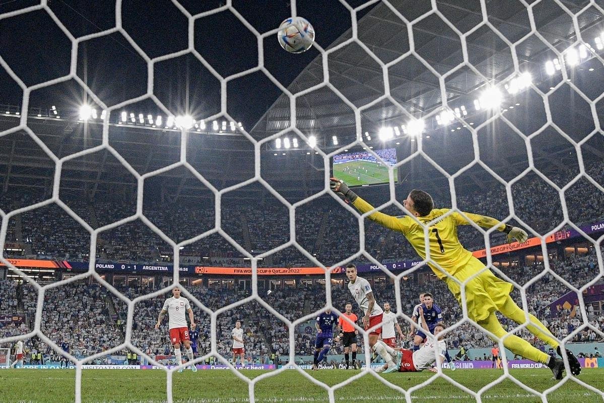 Julin lvarez marcou o segundo gol da Argentina sobre a Polnia no Estdio 974, em duelo pelo Grupo C da Copa do Mundo