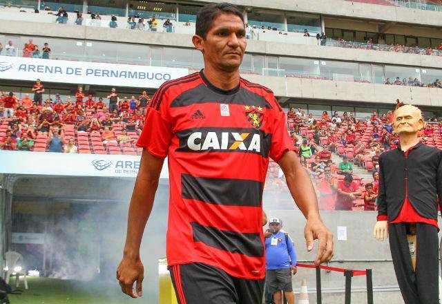 Durval (Sport) - 37 anos - 2 jogos no Campeonato Brasileiro - Perdeu espao no Sport e virou reserva da dupla Ernando e Ronaldo Alves. S jogou em situaes circunstanciais.