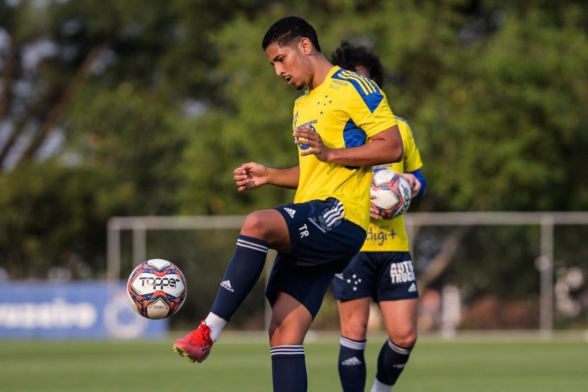 Fotos do treino do Cruzeiro na Toca da Raposa II nesta segunda-feira