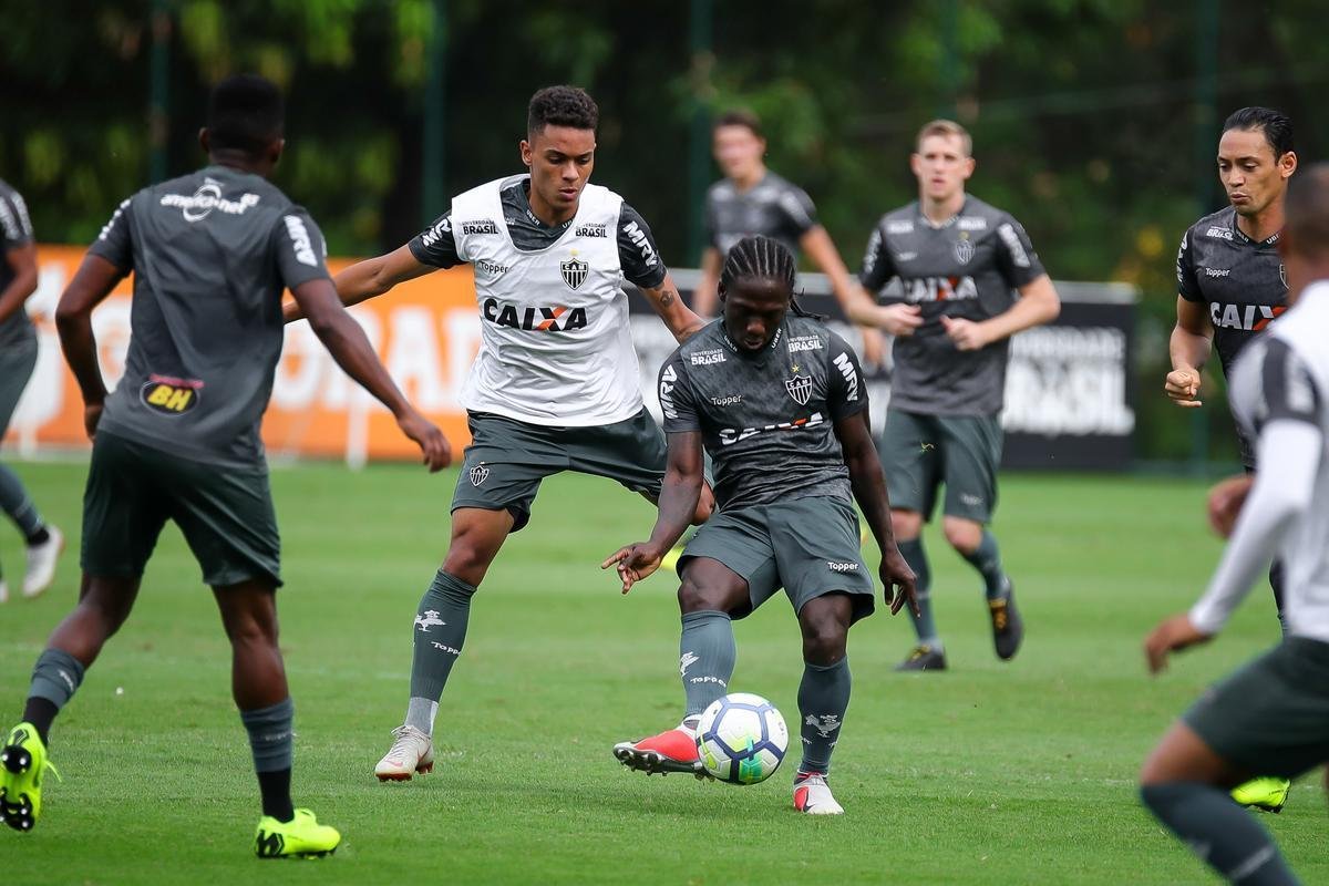 Veja, em fotos, como foi o primeiro treino de Levir Culpi nesta quinta passagem pelo Atltico