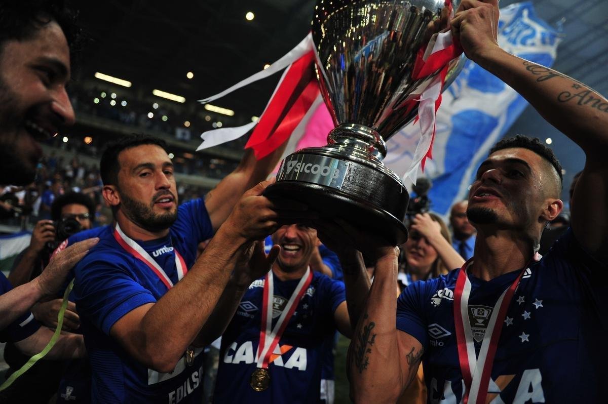 Festa do Cruzeiro com a conquista do Campeonato Mineiro sobre o Atltico