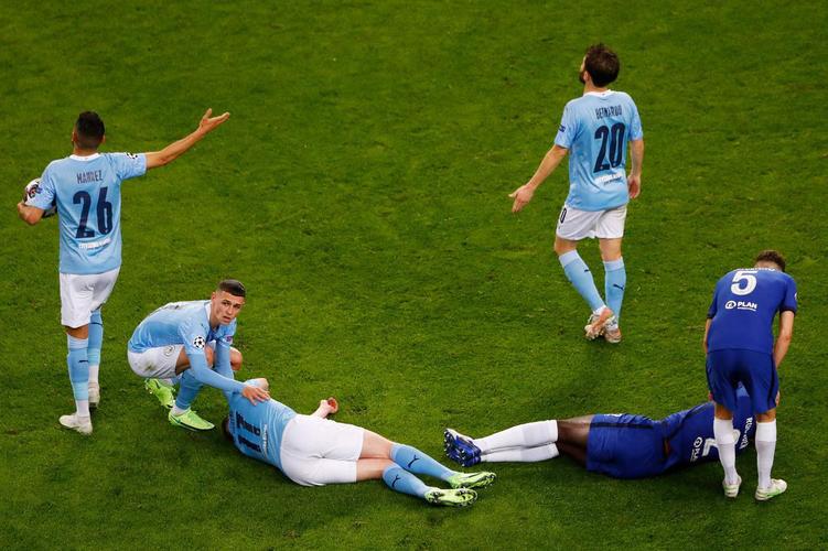 Imagens da grande decisão entre Manchester City e Chelsea no Estádio do Dragão