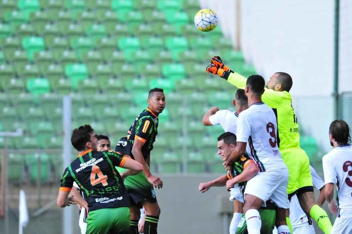 Imagens do jogo entre Amrica e Fluminense no Independncia