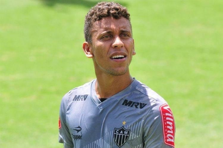 Marcos Rocha - O lateral-direito de 29 anos deixa o Atltico depois de seis anos seguidos como titular. Contando as passagens anteriores, disputou 306 partidas, marcou 13 gols e deu 44 assistncias. Conquistou quatro edies do Campeonato Mineiro (2012, 2013, 2015 e 2017), uma Copa Libertadores (2013), uma Recopa Sul-Americana (2014) e uma Copa do Brasil (2014). Ele ir para o Palmeiras por uma temporada, envolvido em uma troca com o atacante Rger Guedes, que ficar na Cidade do Galo tambm at o fim do ano.