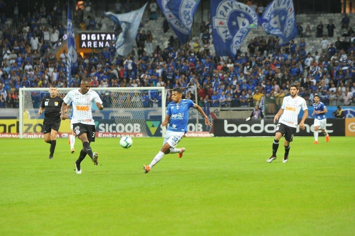 Fotos de Cruzeiro x Corinthians, no Mineiro, pela oitava rodada do Campeonato Brasileiro