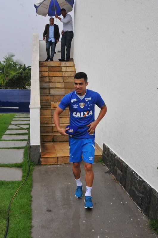 Cruzeiro apresentou o lateral-esquerdo Egdio como novo reforo para a temporada 2018