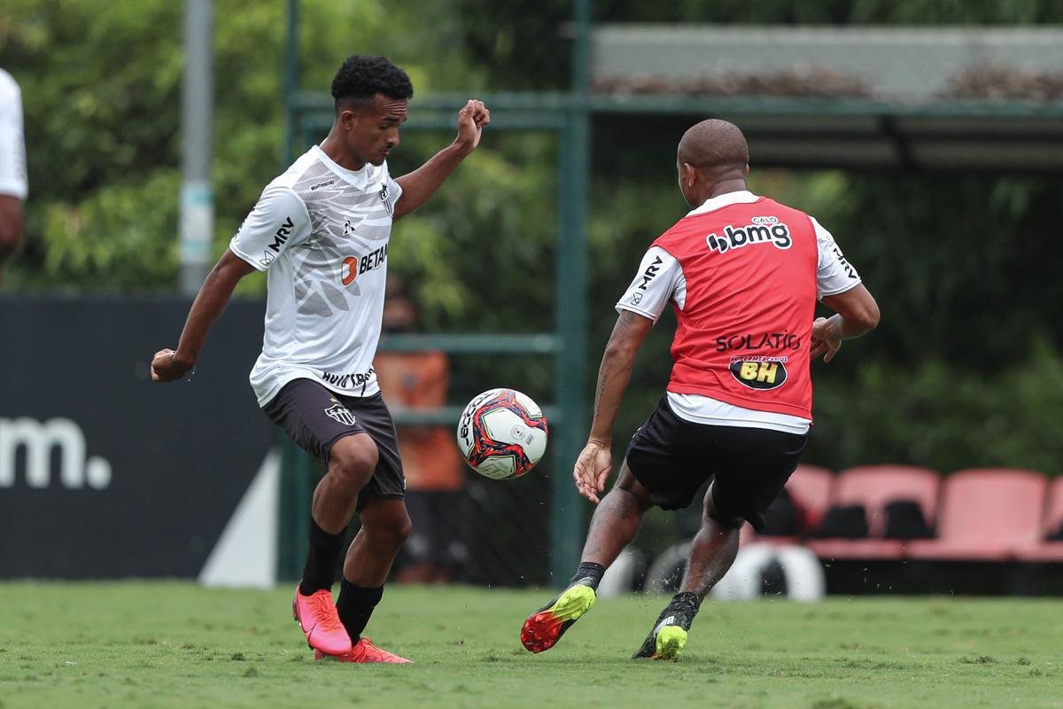 Fotos do treino do Atltico neste sbado, o ltimo de Victor no clube