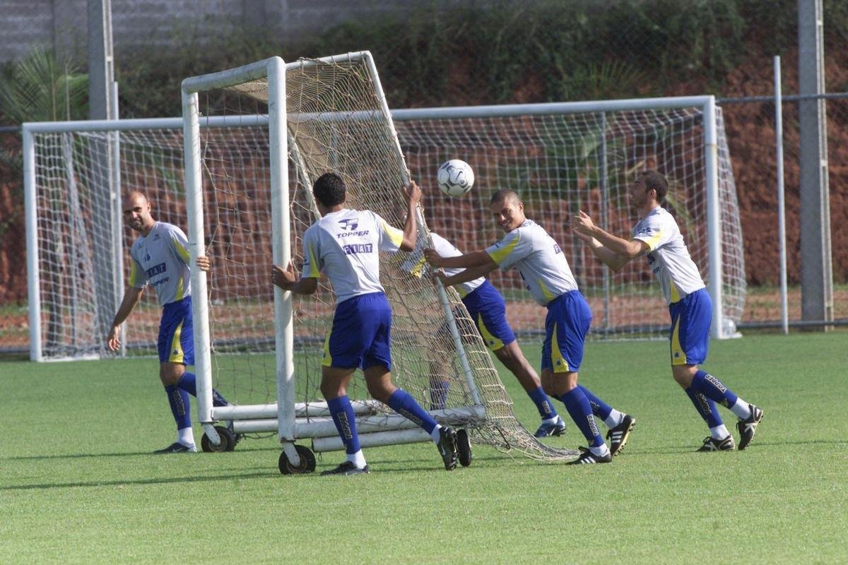 DEZEMBRO - Dia a dia de treinos do Cruzeiro na temporada que culminou com a Trplice Coroa