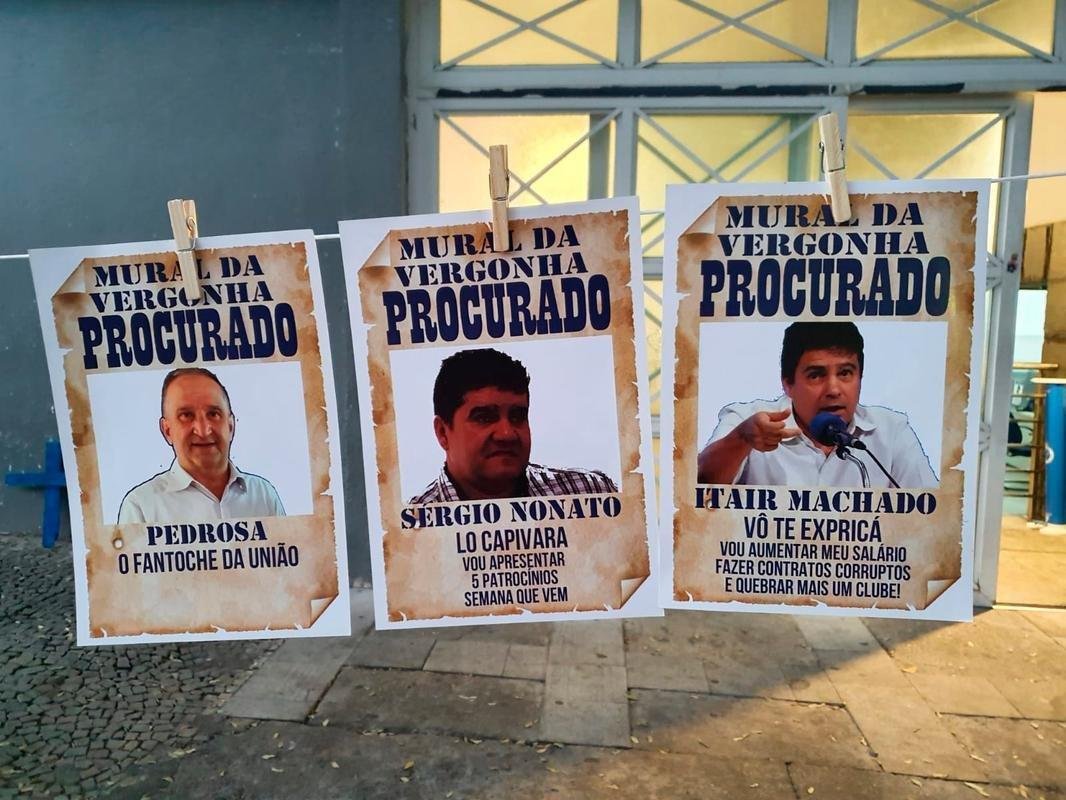 Torcedores do Cruzeiro realizaram protesto com hamsters e 'varal de procurados' no Barro Preto