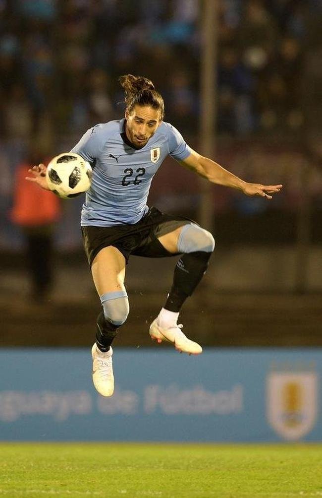 Fotos da vitria do Uruguai sobre o Uzbequisto, em Montevidu, em amistoso antes da Copa