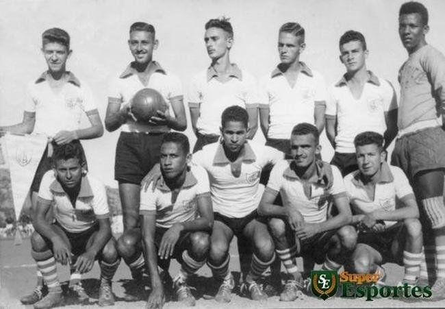 Uniforme de 1952 com o escrete alviverde