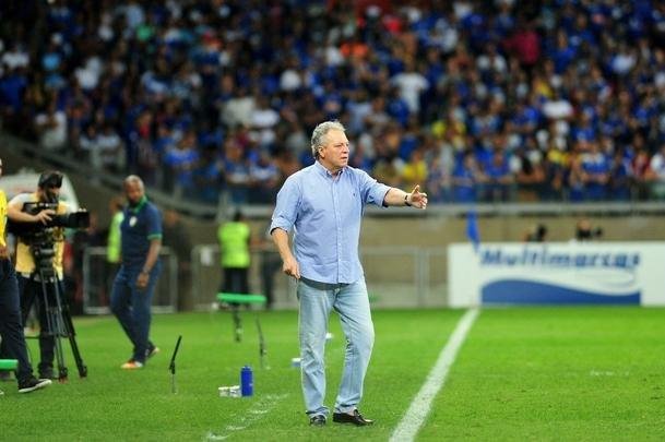 Na reta final do primeiro tempo, rbitro Jean Pierre Gonalves Lima mostrou grande despreparo no Mineiro ao expulsar Yuri, do Fluminense, e voltar atrs, alertado pelo VAR. Em seguida, deu amarelo para Fred, do Cruzeiro, tambm aps ser avisado pelo rbitro de vdeo.