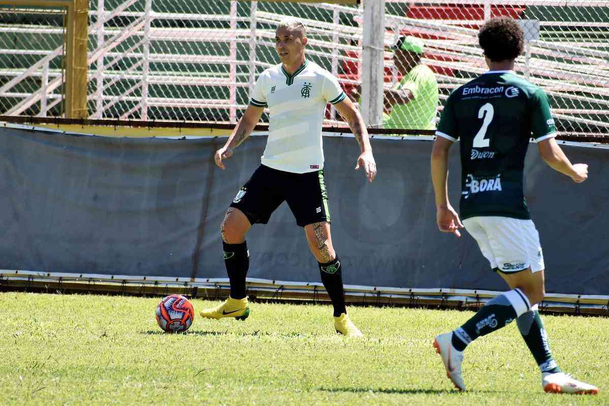 Fotos da partida entre Caldense x Amrica, disputado no Ronaldo, em Poos de Caldas, pela estreia do Mineiro