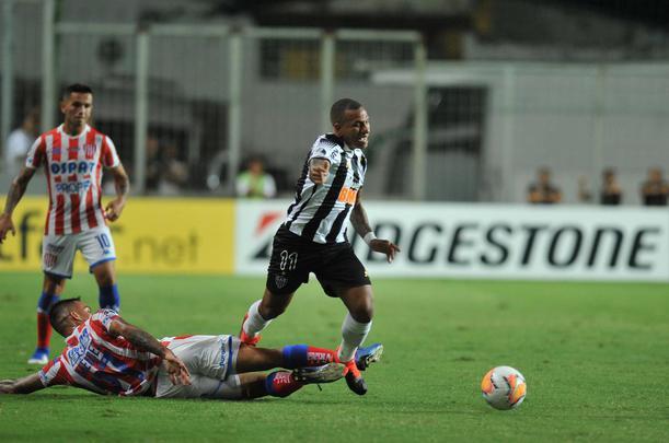 Atltico insistiu no segundo tempo, no conseguiu o terceiro gol e foi eliminado