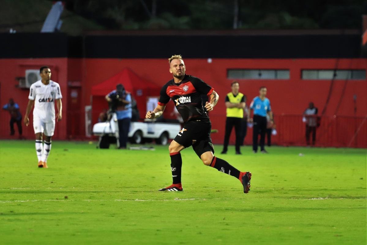 Vitória derrotou Atlético por 1 a 0, no Barradão, com gol de Léo Ceará