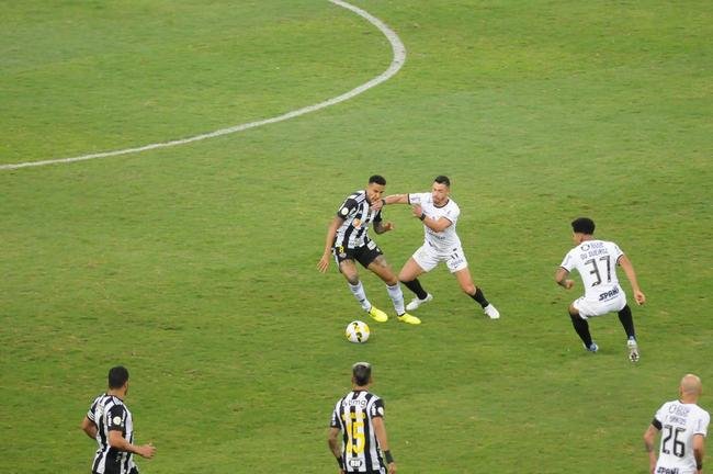 Atltico e Corinthians se enfrentaram no Mineiro, neste domingo (24), em jogo vlido pela 19 rodada da Srie A do Campeonato Brasileiro.